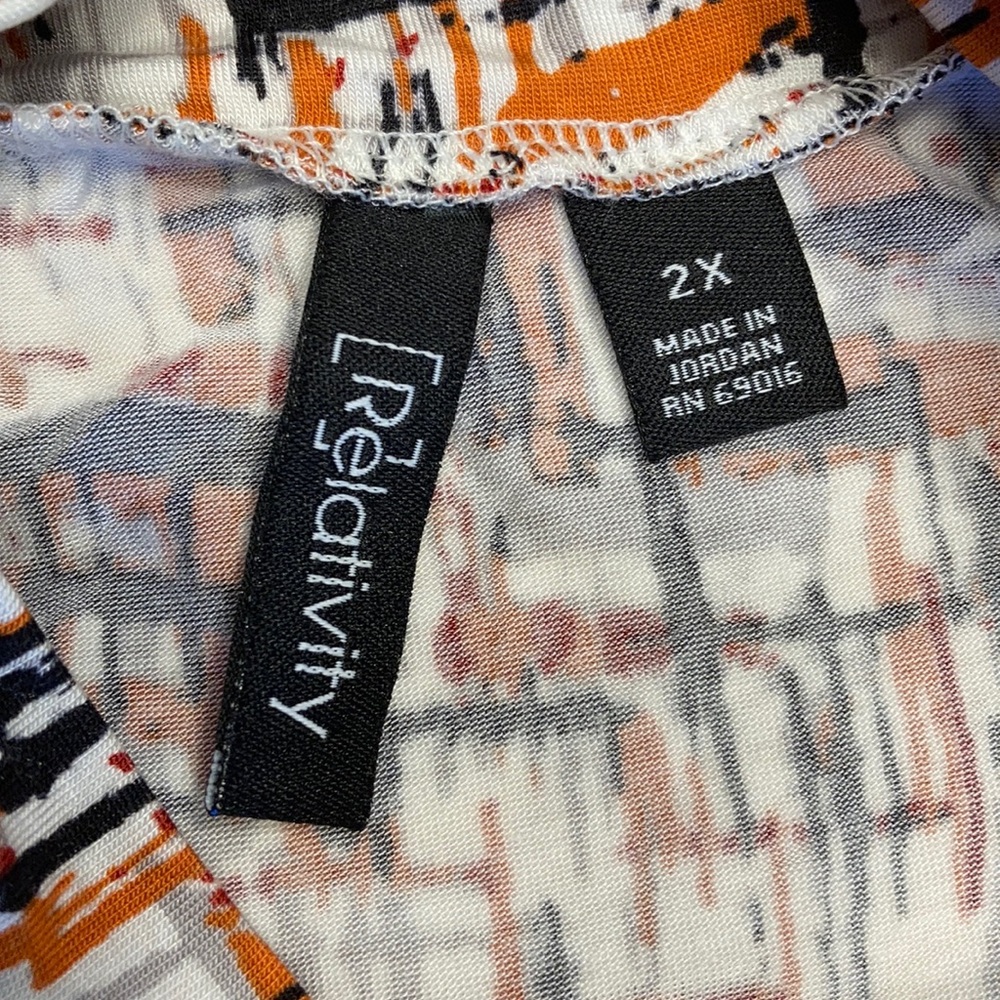 Comfy Relativity top - Picture 7 of 9
